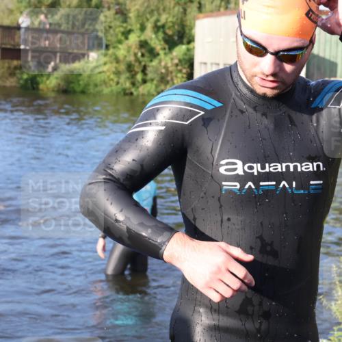 31.08.2025 - Elbe Triathlon Hamburg Luisa Fischer http://msf.ph/oto/8672583 31.08.2025 08:37:06 Schwimmen 165, 170, 221 meine-sportfotos.de