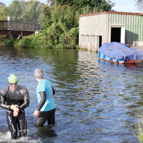 31.08.2025 - Elbe Triathlon Hamburg Luisa Fischer http://msf.ph/oto/8672595 31.08.2025 08:37:12 Schwimmen 221 meine-sportfotos.de