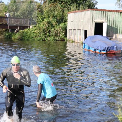 31.08.2025 - Elbe Triathlon Hamburg Luisa Fischer http://msf.ph/oto/8672600 31.08.2025 08:37:12 Schwimmen 221 meine-sportfotos.de