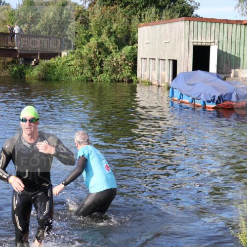 31.08.2025 - Elbe Triathlon Hamburg Luisa Fischer http://msf.ph/oto/8672602 31.08.2025 08:37:13 Schwimmen 221 meine-sportfotos.de
