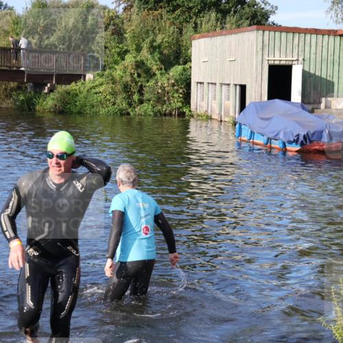 31.08.2025 - Elbe Triathlon Hamburg Luisa Fischer http://msf.ph/oto/8672607 31.08.2025 08:37:13 Schwimmen 221 meine-sportfotos.de