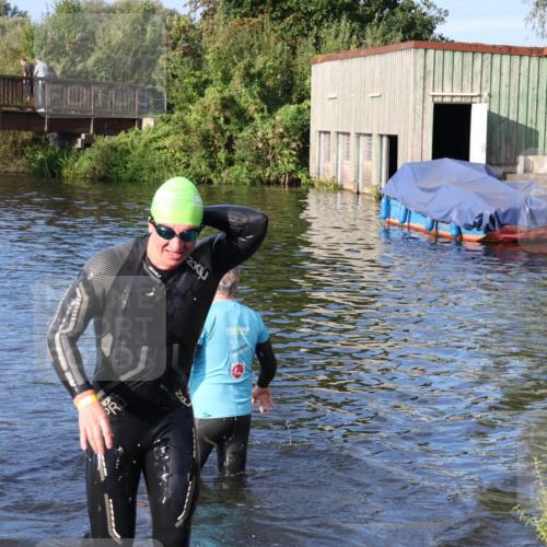 31.08.2025 - Elbe Triathlon Hamburg Luisa Fischer http://msf.ph/oto/8672613 31.08.2025 08:37:14 Schwimmen 221 meine-sportfotos.de