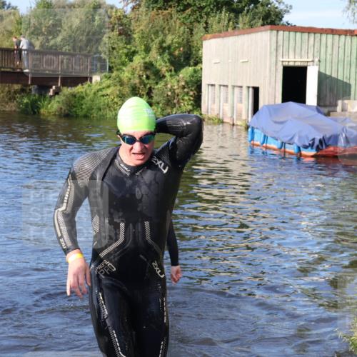 31.08.2025 - Elbe Triathlon Hamburg Luisa Fischer http://msf.ph/oto/8672615 31.08.2025 08:37:14 Schwimmen 221 meine-sportfotos.de