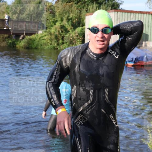 31.08.2025 - Elbe Triathlon Hamburg Luisa Fischer http://msf.ph/oto/8672621 31.08.2025 08:37:15 Schwimmen 221 meine-sportfotos.de