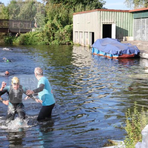 31.08.2025 - Elbe Triathlon Hamburg Luisa Fischer http://msf.ph/oto/8672622 31.08.2025 08:38:13 Schwimmen 274 meine-sportfotos.de