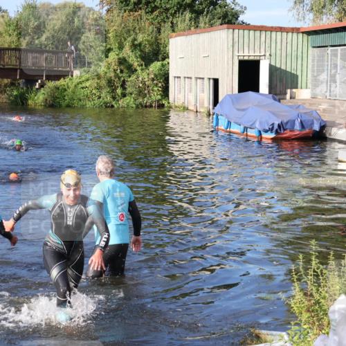 31.08.2025 - Elbe Triathlon Hamburg Luisa Fischer http://msf.ph/oto/8672628 31.08.2025 08:38:13 Schwimmen 274 meine-sportfotos.de