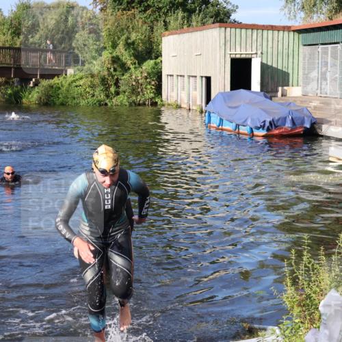 31.08.2025 - Elbe Triathlon Hamburg Luisa Fischer http://msf.ph/oto/8672635 31.08.2025 08:38:14 Schwimmen 274 meine-sportfotos.de