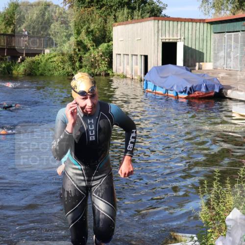 31.08.2025 - Elbe Triathlon Hamburg Luisa Fischer http://msf.ph/oto/8672643 31.08.2025 08:38:15 Schwimmen 274 meine-sportfotos.de