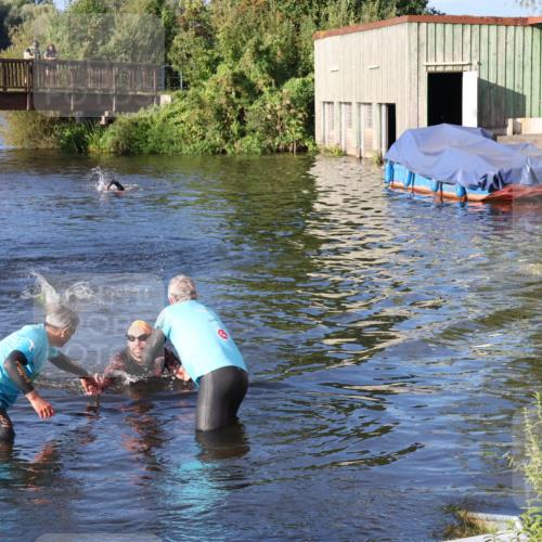 31.08.2025 - Elbe Triathlon Hamburg Luisa Fischer http://msf.ph/oto/8672656 31.08.2025 08:38:23 Schwimmen 183, 245 meine-sportfotos.de