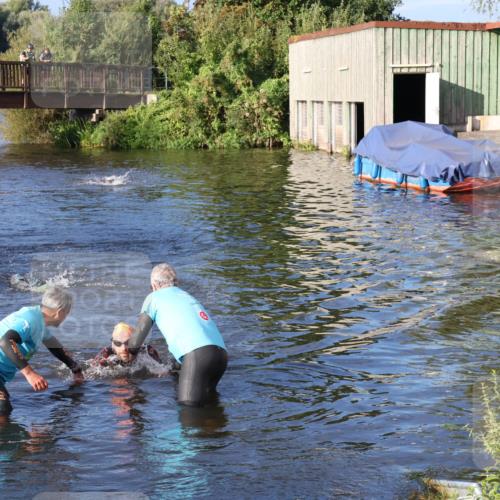 31.08.2025 - Elbe Triathlon Hamburg Luisa Fischer http://msf.ph/oto/8672657 31.08.2025 08:38:23 Schwimmen 183, 245 meine-sportfotos.de