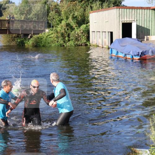 31.08.2025 - Elbe Triathlon Hamburg Luisa Fischer http://msf.ph/oto/8672675 31.08.2025 08:38:25 Schwimmen 183, 245 meine-sportfotos.de