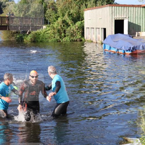 31.08.2025 - Elbe Triathlon Hamburg Luisa Fischer http://msf.ph/oto/8672678 31.08.2025 08:38:25 Schwimmen 183, 245 meine-sportfotos.de