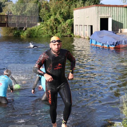 31.08.2025 - Elbe Triathlon Hamburg Luisa Fischer http://msf.ph/oto/8672693 31.08.2025 08:38:27 Schwimmen 183, 245 meine-sportfotos.de