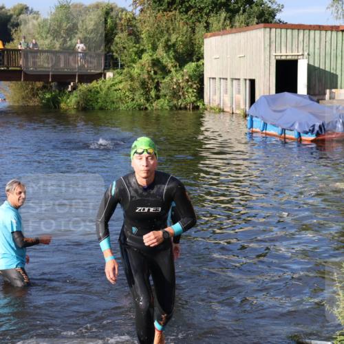 31.08.2025 - Elbe Triathlon Hamburg Luisa Fischer http://msf.ph/oto/8672719 31.08.2025 08:38:32 Schwimmen 245 meine-sportfotos.de