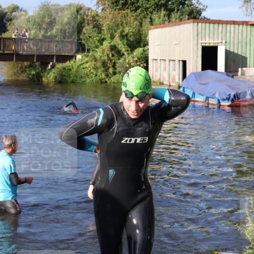 31.08.2025 - Elbe Triathlon Hamburg Luisa Fischer http://msf.ph/oto/8672727 31.08.2025 08:38:33 Schwimmen 245 meine-sportfotos.de