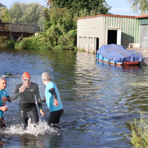 31.08.2025 - Elbe Triathlon Hamburg Luisa Fischer http://msf.ph/oto/8672739 31.08.2025 08:38:56 Schwimmen 214 meine-sportfotos.de