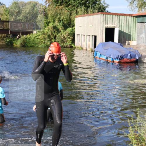 31.08.2025 - Elbe Triathlon Hamburg Luisa Fischer http://msf.ph/oto/8672752 31.08.2025 08:38:58 Schwimmen 214 meine-sportfotos.de
