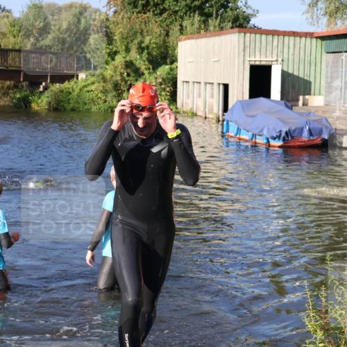 31.08.2025 - Elbe Triathlon Hamburg Luisa Fischer http://msf.ph/oto/8672754 31.08.2025 08:38:58 Schwimmen 214 meine-sportfotos.de
