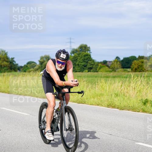 31.08.2025 - Elbe Triathlon Hamburg Michael Burmester http://msf.ph/oto/8672755 31.08.2025 10:08:35 Radfahren 806, 890 meine-sportfotos.de