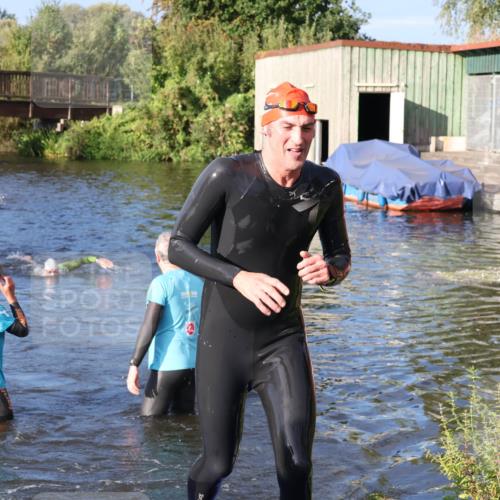 31.08.2025 - Elbe Triathlon Hamburg Luisa Fischer http://msf.ph/oto/8672759 31.08.2025 08:38:59 Schwimmen 214 meine-sportfotos.de