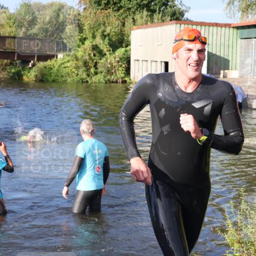 31.08.2025 - Elbe Triathlon Hamburg Luisa Fischer http://msf.ph/oto/8672761 31.08.2025 08:38:59 Schwimmen 214 meine-sportfotos.de