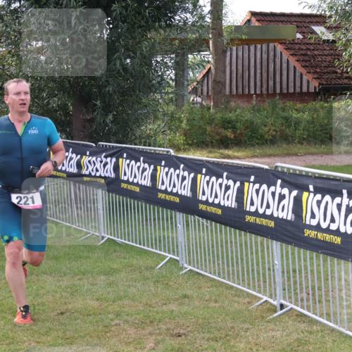 31.08.2025 - Elbe Triathlon Hamburg Luisa Fischer http://msf.ph/oto/8672763 31.08.2025 10:02:42 Laufen 221 meine-sportfotos.de