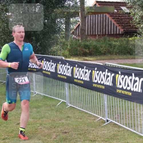 31.08.2025 - Elbe Triathlon Hamburg Luisa Fischer http://msf.ph/oto/8672766 31.08.2025 10:02:42 Laufen 221 meine-sportfotos.de