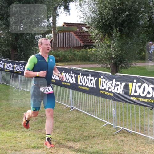 31.08.2025 - Elbe Triathlon Hamburg Luisa Fischer http://msf.ph/oto/8672770 31.08.2025 10:02:43 Laufen 221 meine-sportfotos.de
