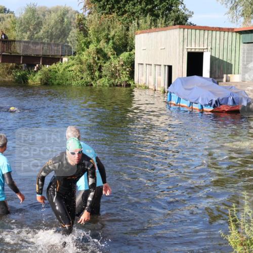 31.08.2025 - Elbe Triathlon Hamburg Luisa Fischer http://msf.ph/oto/8672817 31.08.2025 08:39:20 Schwimmen 345 meine-sportfotos.de