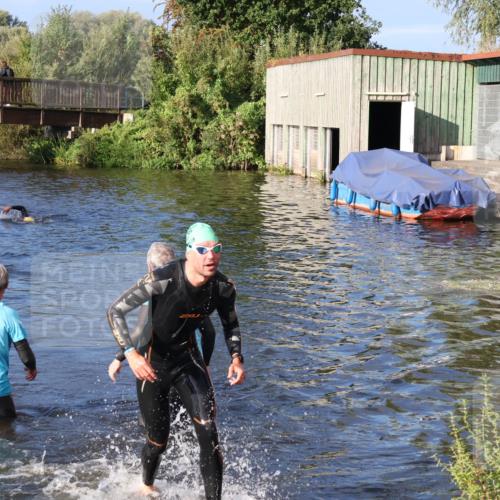31.08.2025 - Elbe Triathlon Hamburg Luisa Fischer http://msf.ph/oto/8672820 31.08.2025 08:39:21 Schwimmen 345 meine-sportfotos.de