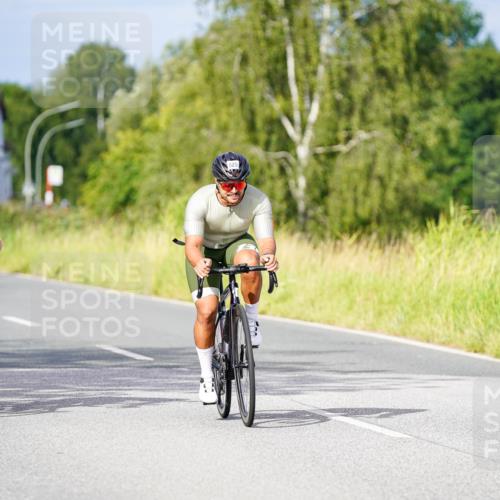 31.08.2025 - Elbe Triathlon Hamburg Michael Burmester http://msf.ph/oto/8672821 31.08.2025 10:08:49 Radfahren 446, 481, 525, 574, 639, 698, 725, 801 meine-sportfotos.de
