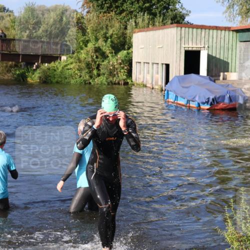 31.08.2025 - Elbe Triathlon Hamburg Luisa Fischer http://msf.ph/oto/8672824 31.08.2025 08:39:21 Schwimmen 345 meine-sportfotos.de