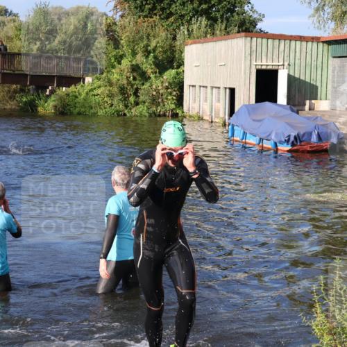 31.08.2025 - Elbe Triathlon Hamburg Luisa Fischer http://msf.ph/oto/8672826 31.08.2025 08:39:21 Schwimmen 345 meine-sportfotos.de