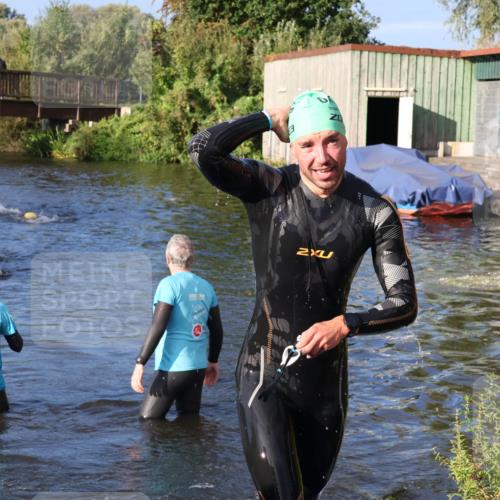 31.08.2025 - Elbe Triathlon Hamburg Luisa Fischer http://msf.ph/oto/8672834 31.08.2025 08:39:22 Schwimmen 345 meine-sportfotos.de