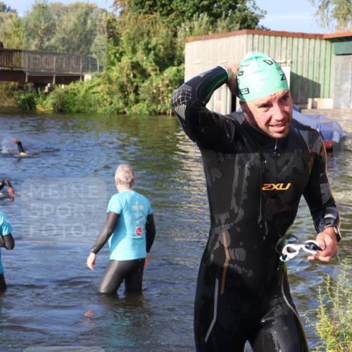 31.08.2025 - Elbe Triathlon Hamburg Luisa Fischer http://msf.ph/oto/8672835 31.08.2025 08:39:23 Schwimmen 345 meine-sportfotos.de