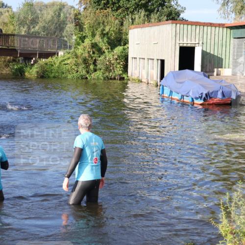 31.08.2025 - Elbe Triathlon Hamburg Luisa Fischer http://msf.ph/oto/8672840 31.08.2025 08:39:23 Schwimmen 345 meine-sportfotos.de