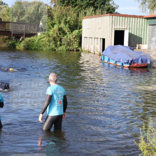 31.08.2025 - Elbe Triathlon Hamburg Luisa Fischer http://msf.ph/oto/8672847 31.08.2025 08:39:24 Schwimmen 345 meine-sportfotos.de