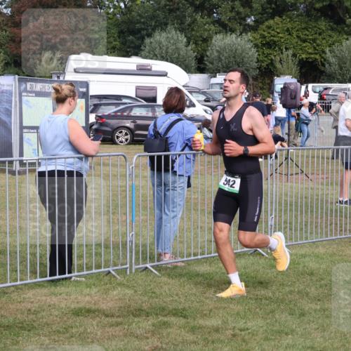 31.08.2025 - Elbe Triathlon Hamburg Luisa Fischer http://msf.ph/oto/8672869 31.08.2025 10:04:57 Laufen 542 meine-sportfotos.de