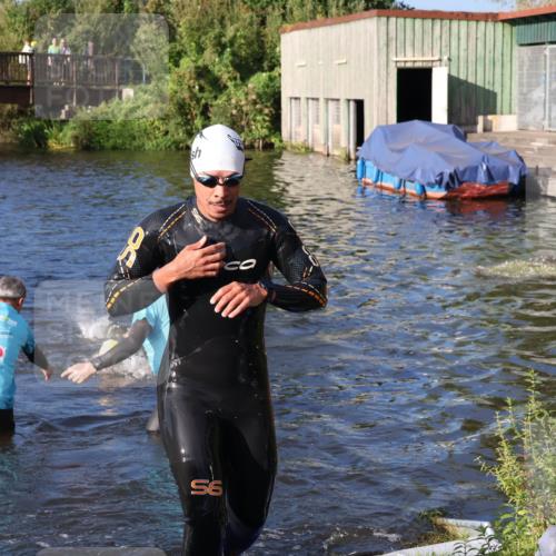 31.08.2025 - Elbe Triathlon Hamburg Luisa Fischer http://msf.ph/oto/8672873 31.08.2025 08:39:38 Schwimmen 228, 312 meine-sportfotos.de