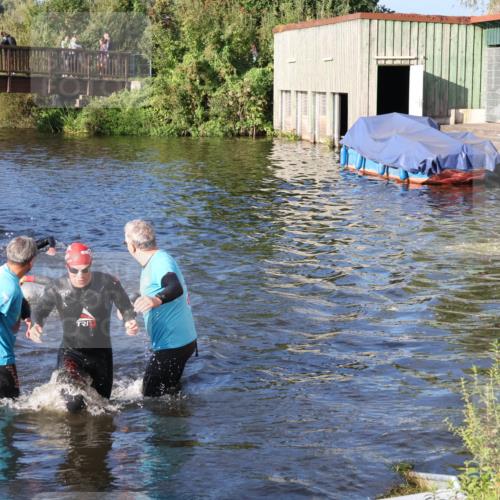 31.08.2025 - Elbe Triathlon Hamburg Luisa Fischer http://msf.ph/oto/8672910 31.08.2025 08:39:56 Schwimmen 244, 354 meine-sportfotos.de