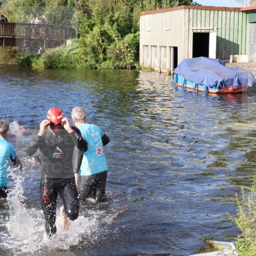 31.08.2025 - Elbe Triathlon Hamburg Luisa Fischer http://msf.ph/oto/8672922 31.08.2025 08:39:57 Schwimmen 244, 354 meine-sportfotos.de