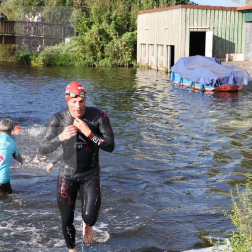 31.08.2025 - Elbe Triathlon Hamburg Luisa Fischer http://msf.ph/oto/8672929 31.08.2025 08:39:58 Schwimmen 244, 354 meine-sportfotos.de