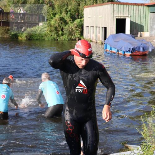 31.08.2025 - Elbe Triathlon Hamburg Luisa Fischer http://msf.ph/oto/8672935 31.08.2025 08:39:59 Schwimmen 244, 333, 354 meine-sportfotos.de