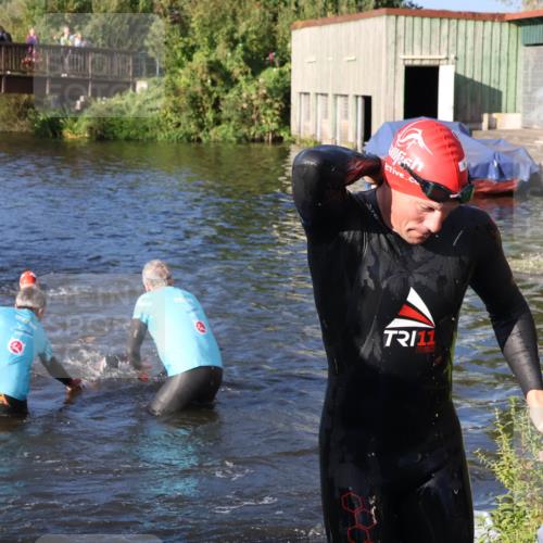 31.08.2025 - Elbe Triathlon Hamburg Luisa Fischer http://msf.ph/oto/8672937 31.08.2025 08:39:59 Schwimmen 244, 333, 354 meine-sportfotos.de