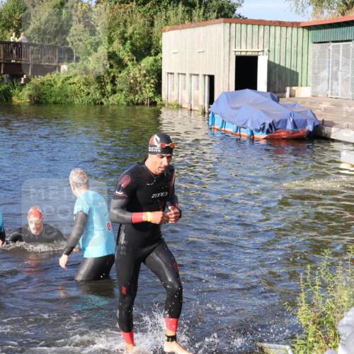31.08.2025 - Elbe Triathlon Hamburg Luisa Fischer http://msf.ph/oto/8672953 31.08.2025 08:40:04 Schwimmen 244, 333 meine-sportfotos.de