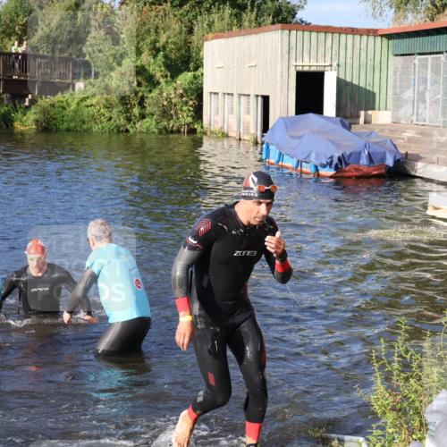 31.08.2025 - Elbe Triathlon Hamburg Luisa Fischer http://msf.ph/oto/8672956 31.08.2025 08:40:05 Schwimmen 244, 333 meine-sportfotos.de