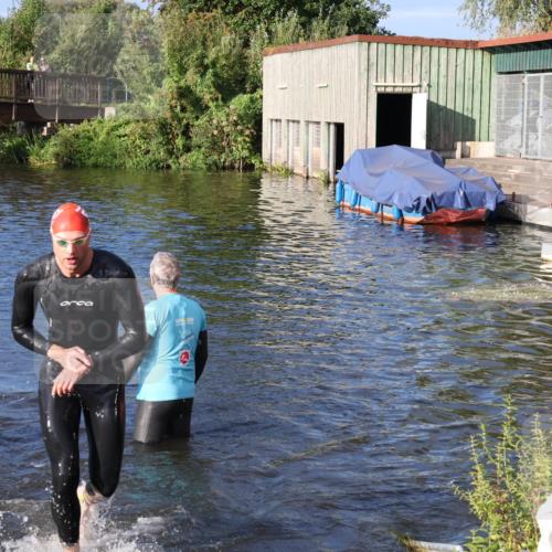 31.08.2025 - Elbe Triathlon Hamburg Luisa Fischer http://msf.ph/oto/8672970 31.08.2025 08:40:09 Schwimmen 244, 333 meine-sportfotos.de