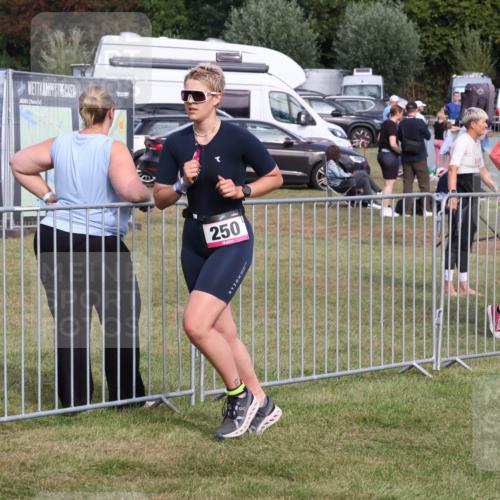 31.08.2025 - Elbe Triathlon Hamburg Luisa Fischer http://msf.ph/oto/8672971 31.08.2025 10:06:18 Laufen 250 meine-sportfotos.de