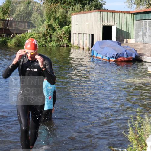 31.08.2025 - Elbe Triathlon Hamburg Luisa Fischer http://msf.ph/oto/8672975 31.08.2025 08:40:09 Schwimmen 244, 333 meine-sportfotos.de
