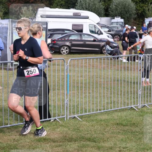 31.08.2025 - Elbe Triathlon Hamburg Luisa Fischer http://msf.ph/oto/8672976 31.08.2025 10:06:19 Laufen 250 meine-sportfotos.de